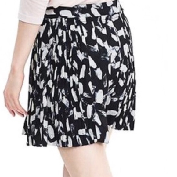 Banana Republic Pleated Skirt - Picture 5 of 8